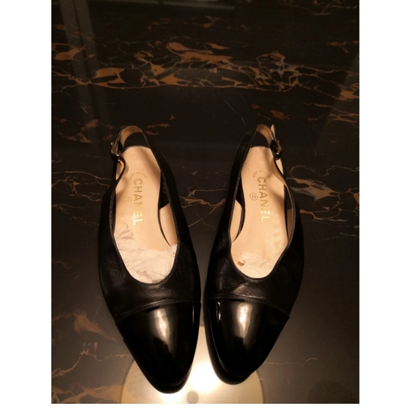 Authentic Chanel leather sandal flats - Picture 2 of 6